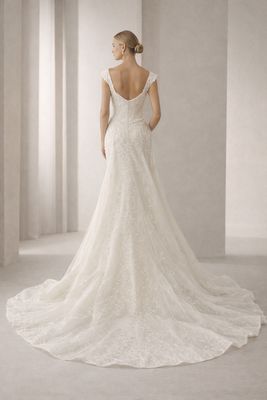 Vestido de Novia Corte Sirena con Sobrefalda y Cristales – Escote Off Shoulders