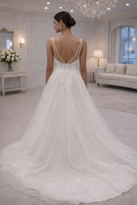 Vestido de Novia con Cuerpo Bordado, Falda de Tul y Espalda Descubierta
