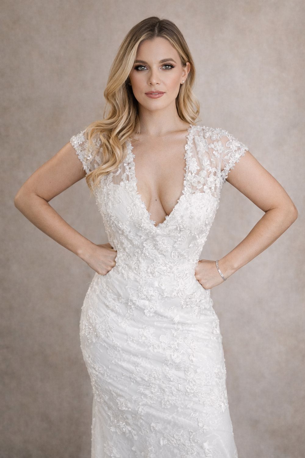 Vestido de Novia Corte Trompeta con Encaje Floral y Escote Corazón – Espalda en V