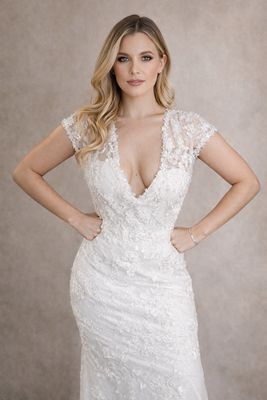 Vestido de Novia Corte Trompeta con Encaje Floral y Escote Corazón – Espalda en V