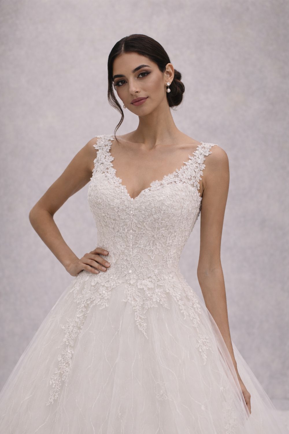 Vestido de Novia Corte A con Encaje Floral, Escote en V y Falda de Tul