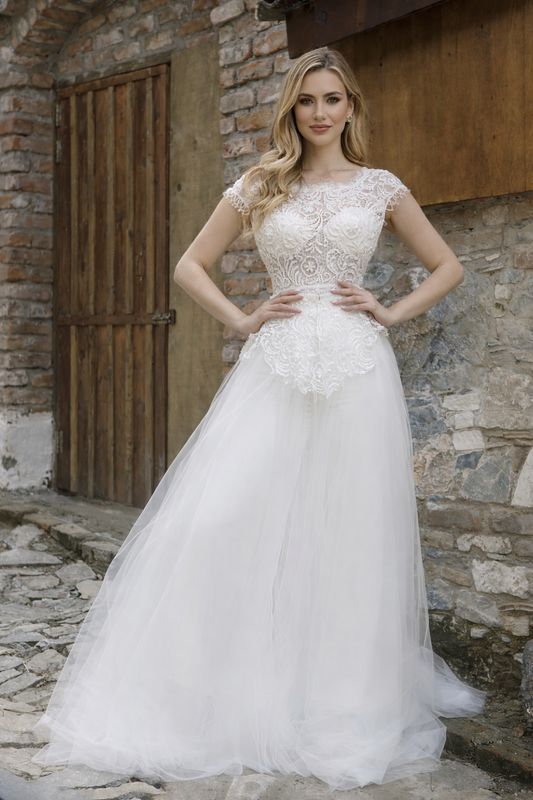 Jumpsuit de Novia con Sobrefalda Removible y Pedrería Bordada