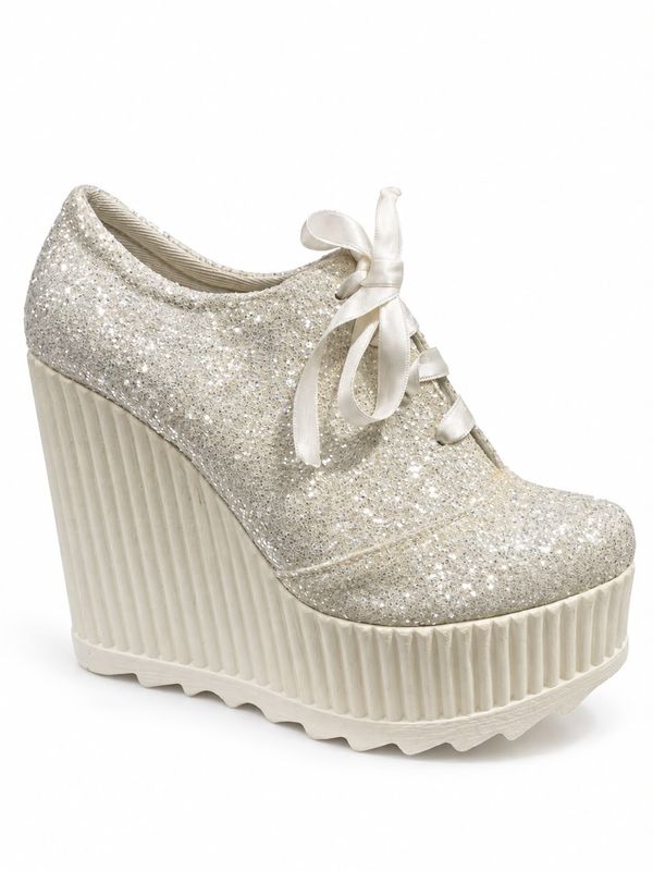 WHITE GLITTER PUMPS