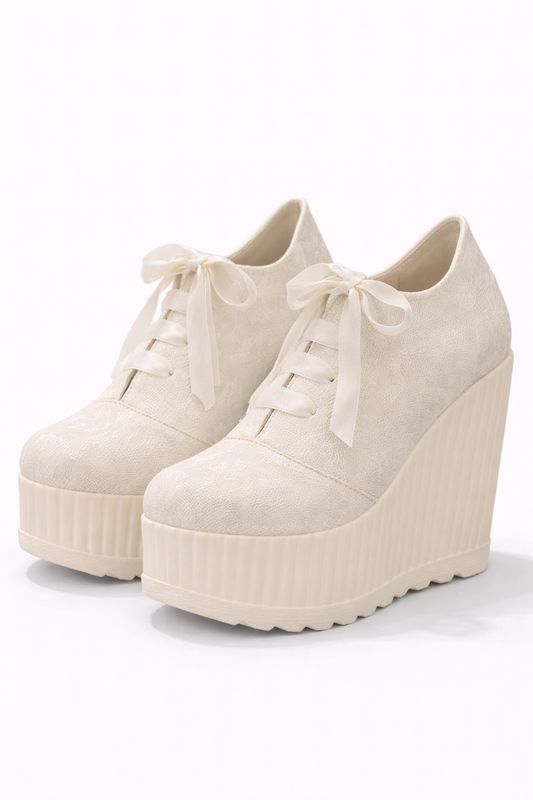 Zapatillas Blancas con Encaje y Tacón