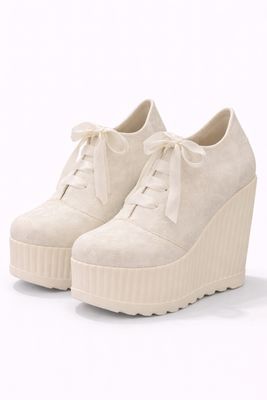 Zapatillas Blancas con Encaje y Tacón