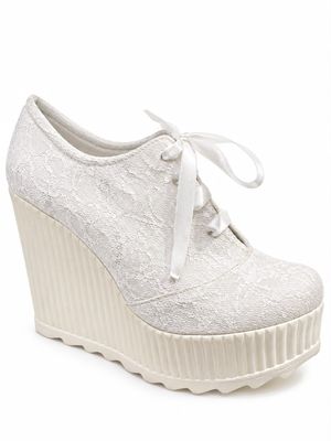 WHITE LACE PUMPS