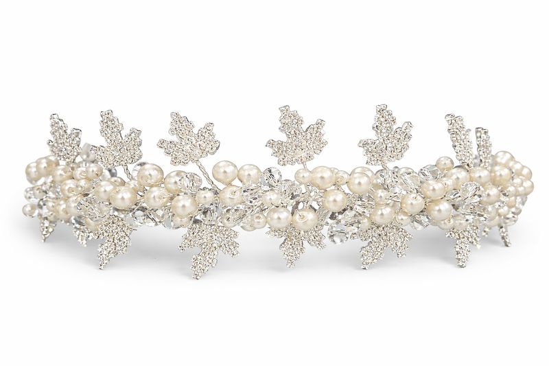 Tocado de Novia con Perlas y Hojas de Cristales