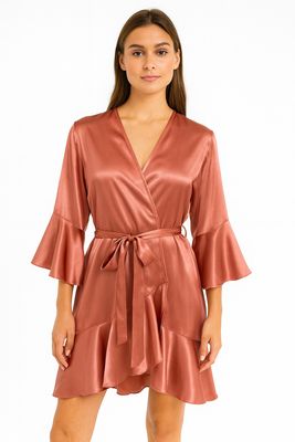 Bata Satinada Rose Gold con Vuelos para Novia y Damas de Honor