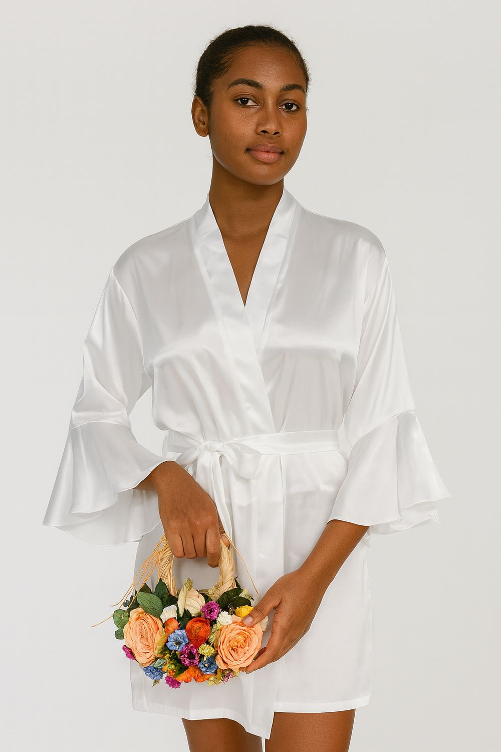 Bata de Seda Blanca con Vuelos Elegantes para Novia