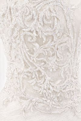 Vestido de Novia Corte A con Escote en V y Encaje Tipo Espigas – Espalda Corsé