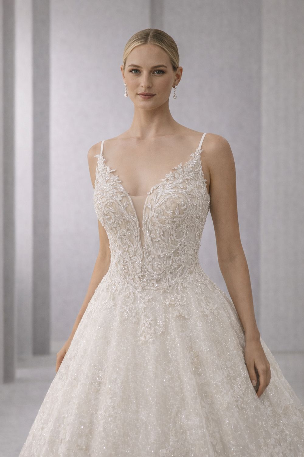 Vestido de Novia Corte A con Escote en V y Encaje Tipo Espigas – Espalda Corsé