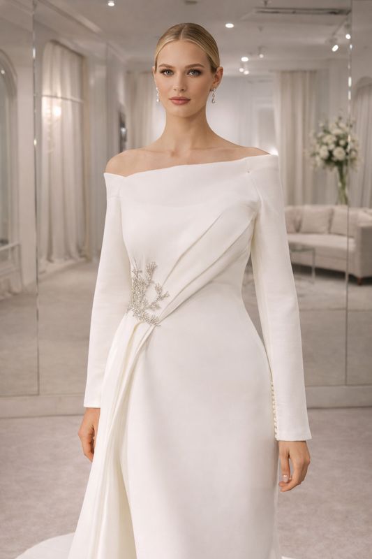 Vestido de Novia Corte Recto con Escote Bandeja, Mangas Largas y Abertura en Pierna