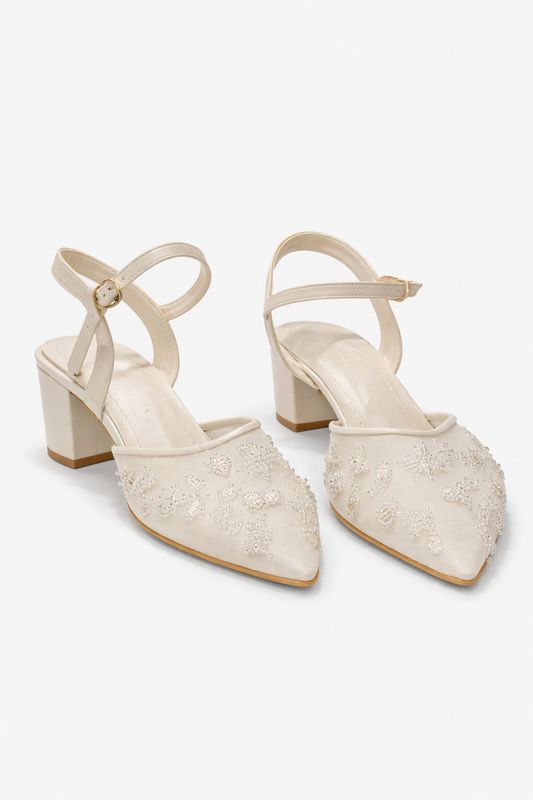 Sandalias Bajas de Punta con Canutillos y Encaje