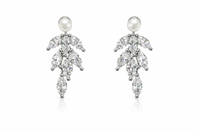 Aretes de Plata con Perla y Cristales en Diseño Hoja