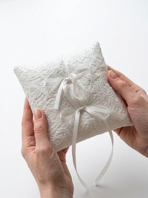 LACE RING PILLOW