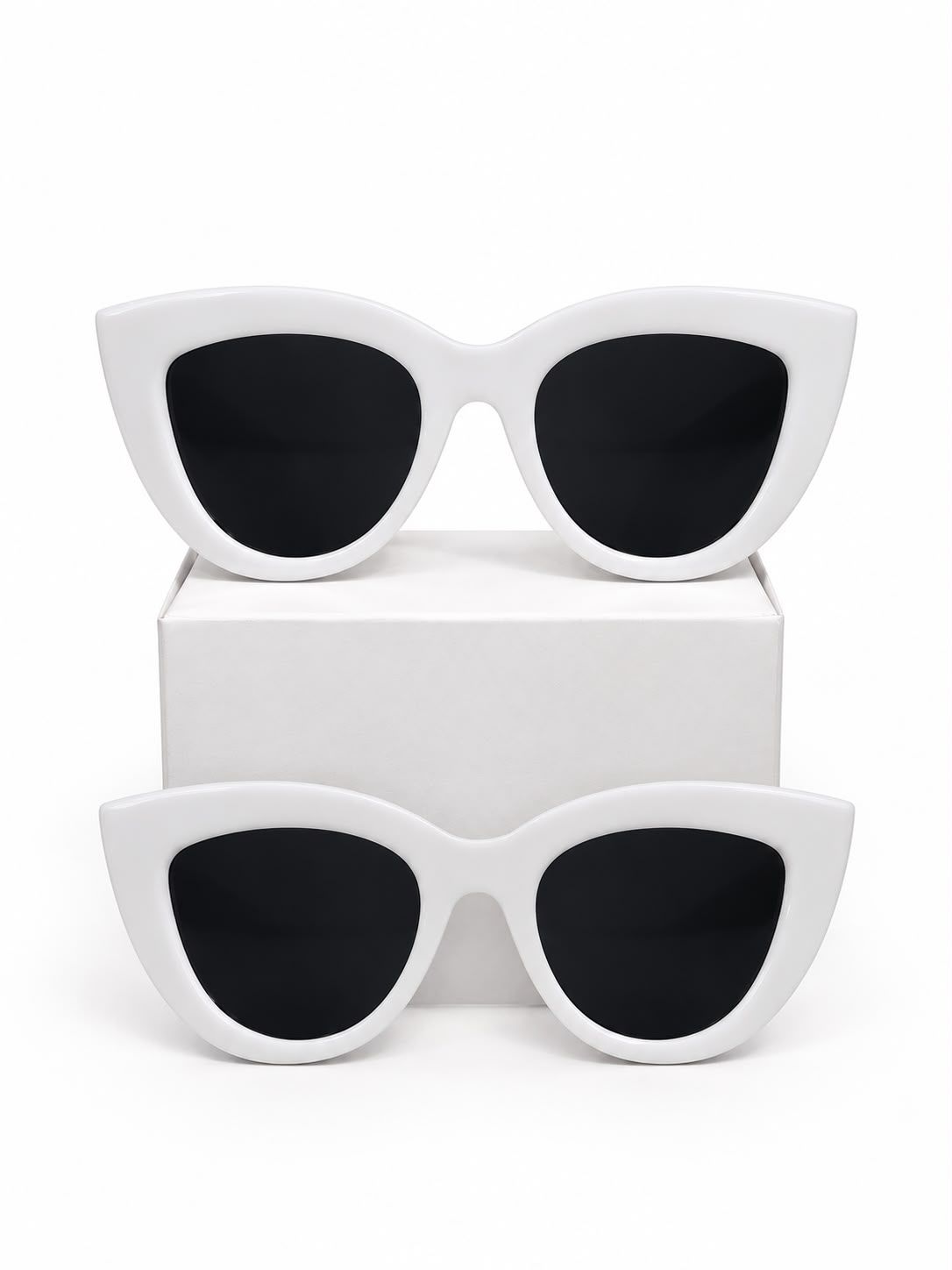 WHITE CHIC