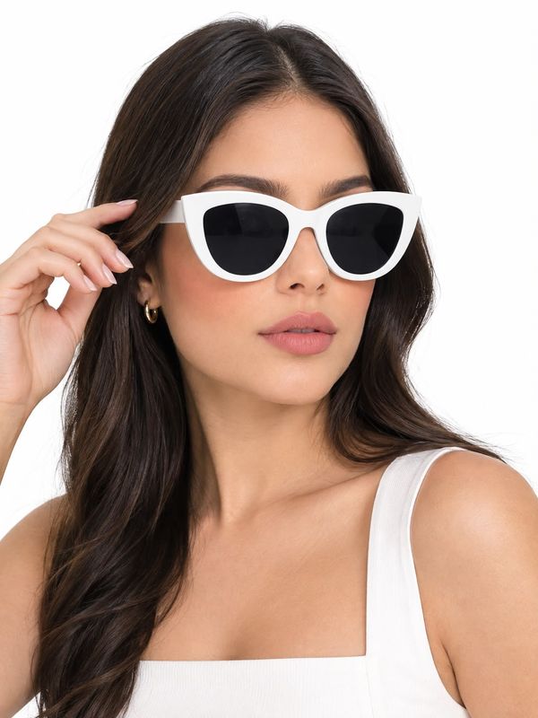 WHITE CHIC