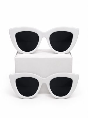 WHITE CHIC