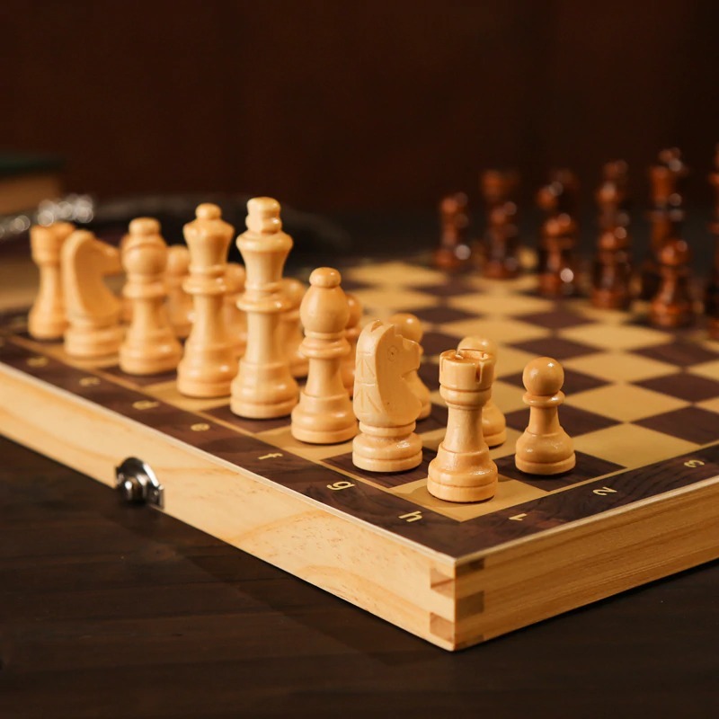 Jeux traditionnels Jeu d'échecs international en bois 32PCS Ensemble de  pièces en bois sans échiquier Échecs chocolate-brands.com