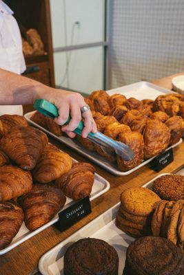 Croissants (3) + Chocolatines (3)