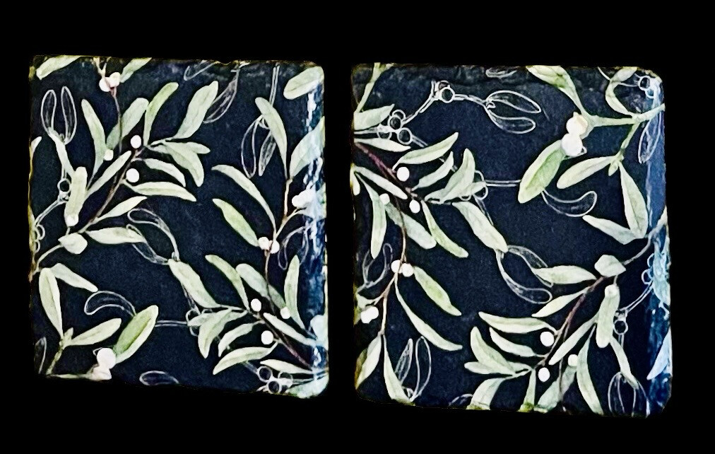 SLATE COASTER SQUARE - MISTLETOE ON BLACK