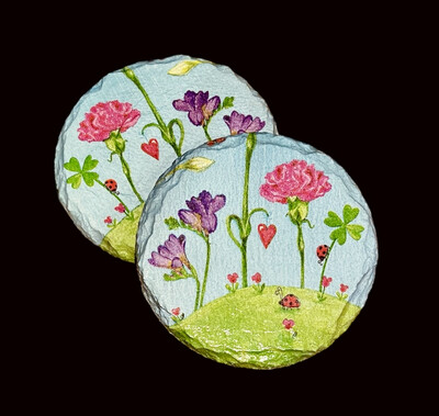 SLATE COASTER ROUND - FUN BRIGHT FLOWERS ON A HILL