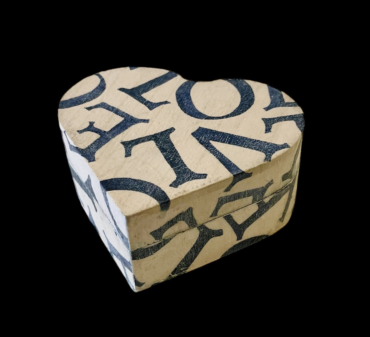 HEART SHAPE GIFTBOX - LOVE