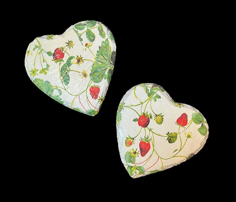 SLATE COASTER HEART - STRAWBERRIES