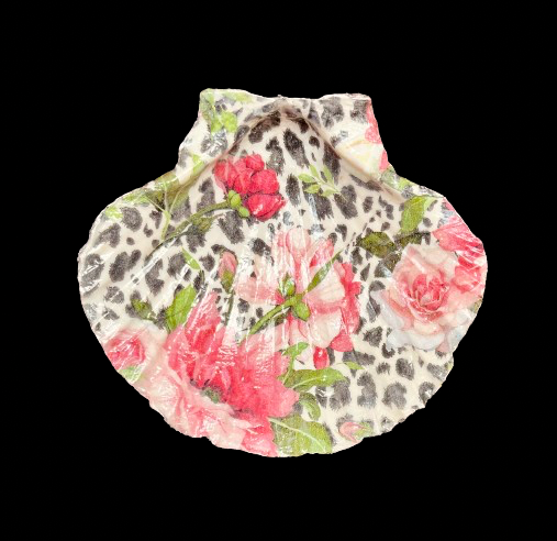 SCALLOP SHELL - FLOWERS ON LEOPARD PRINT