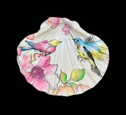 SCALLOP SHELL - PASTEL BIRDS