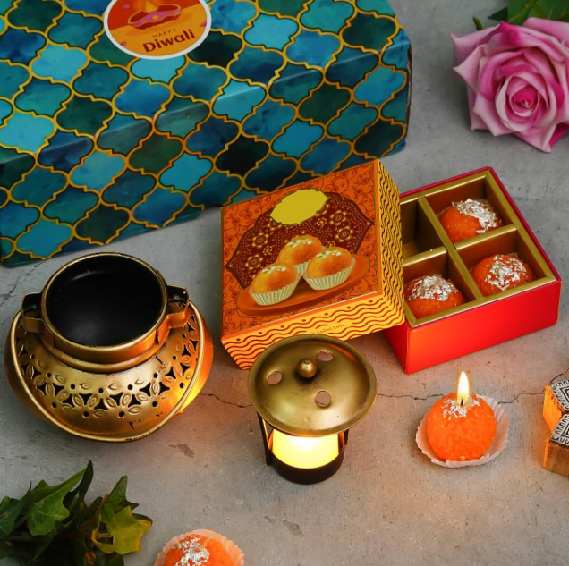 Diwali Combo -  1 METAL  LANTERN, 4 Laddoo Candles