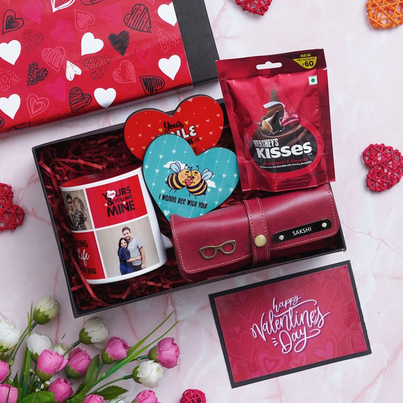 Valentine&#39;s Delight Customized Hamper
