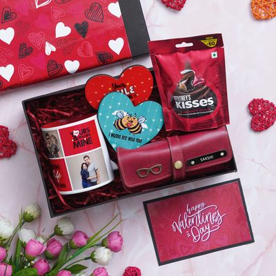 Valentine&#39;s Delight Customized Hamper