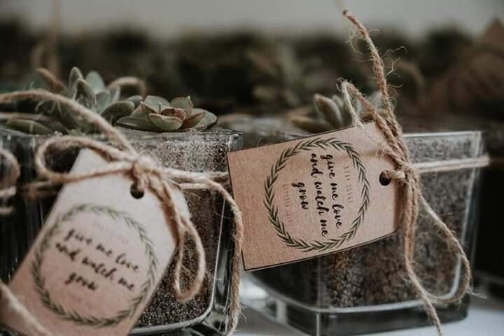 Favours, Bouquets, Lapel Pins, Table Decor