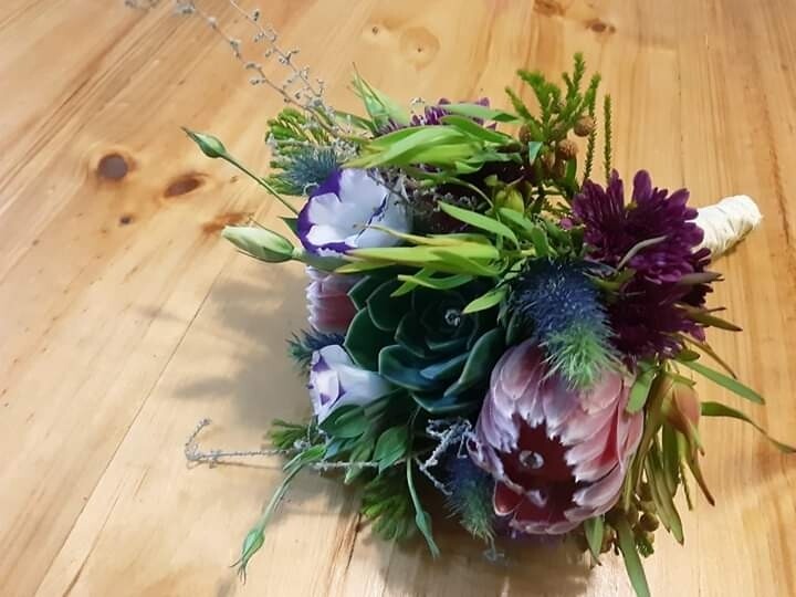 Favours, Bouquets, Lapel Pins, Table Decor