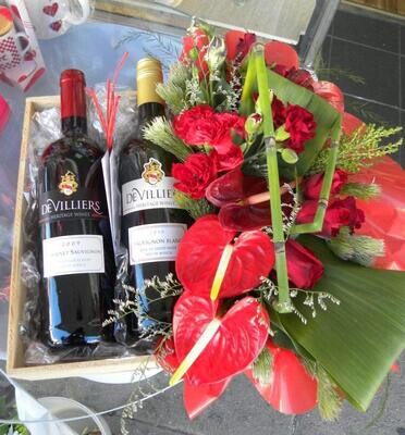Hamper Red Wine with Flowers