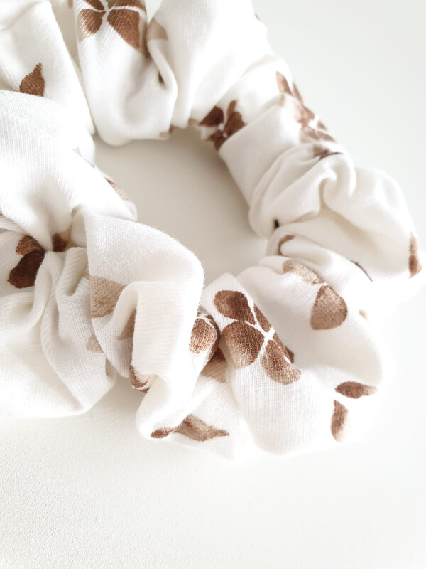 Scrunchie Flower Wit / Bruin 