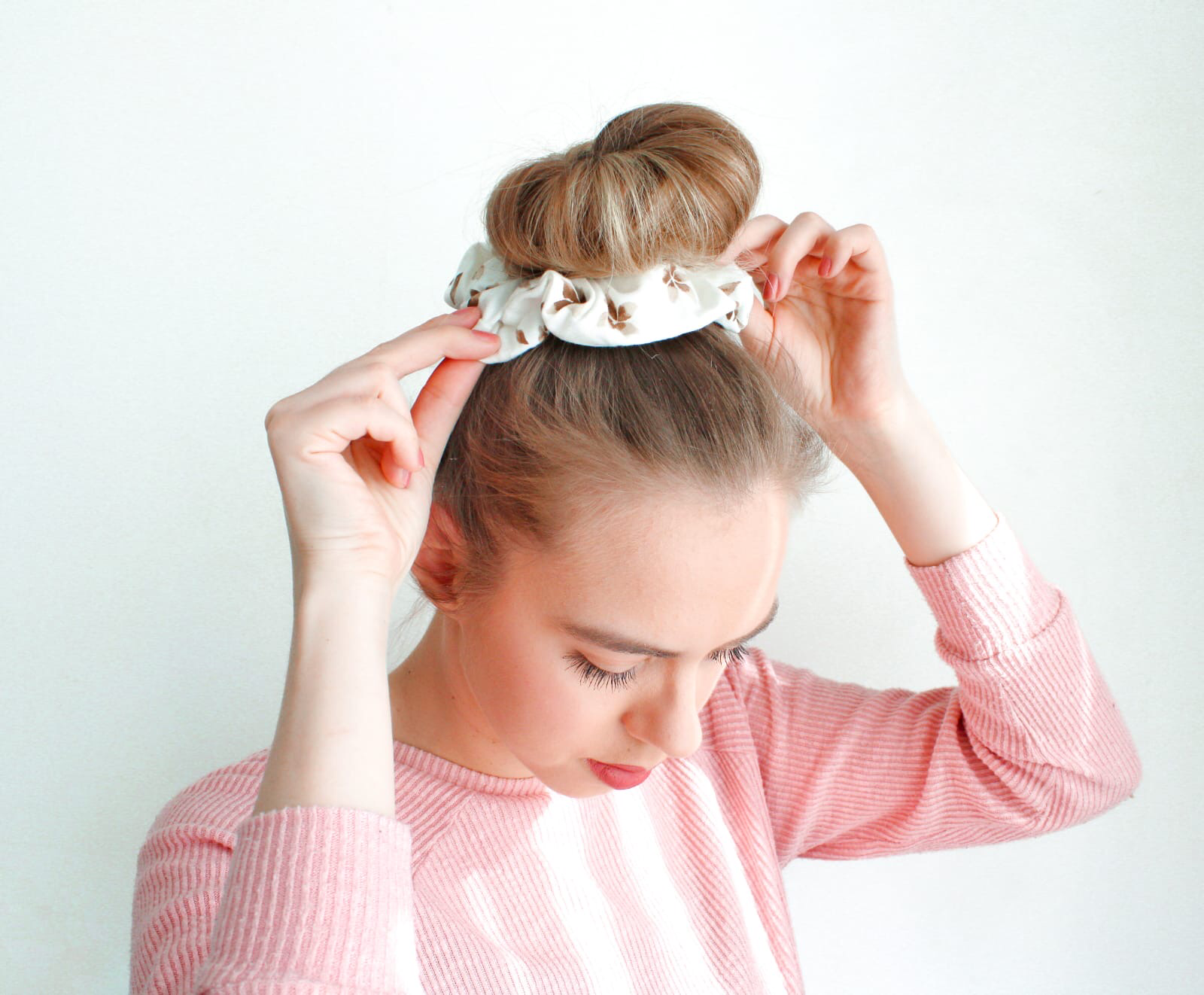 Scrunchie Flower Wit / Bruin 