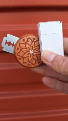 Lame Round with spare blades Lame Round with spare blades