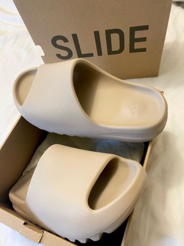 YEEZY SLIDES