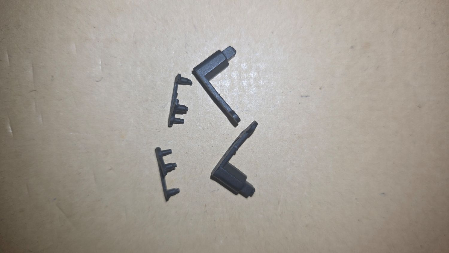 A4 MOTION BRACKET/CLIP (SPLIT CHASSIS) Pair L/R