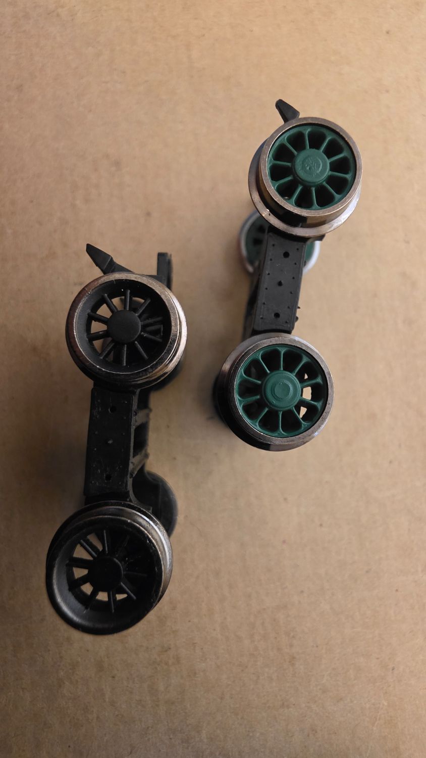 B1 BOGIE GREEN/BLACK WHEELS SPLIT CHASSIS