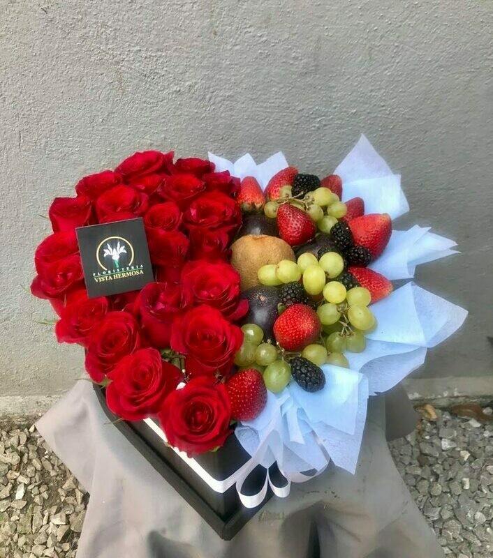 CORAZÓN CON ROSAS Y FRUTA