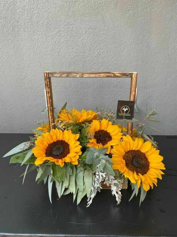 CANASTA CON GIRASOLES