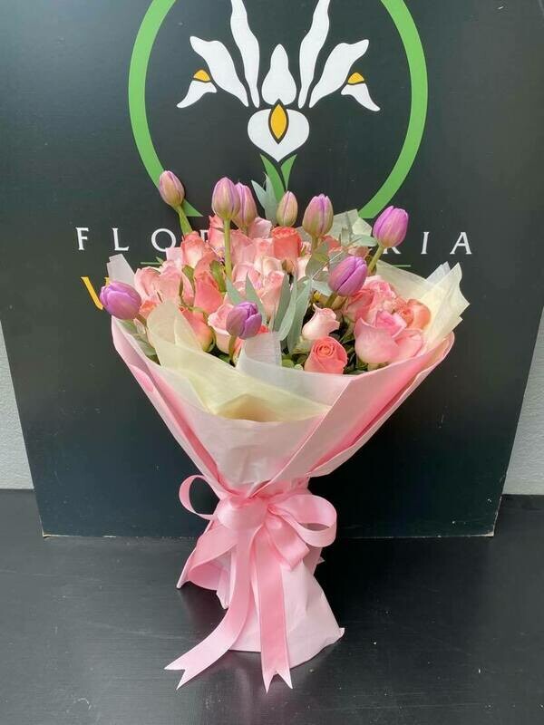 RAMILLETE TULIPANES Y ROSAS