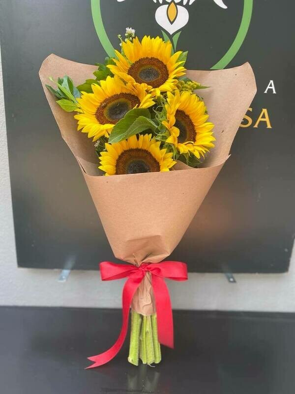 RAMILLETE CON 4 GIRASOLES