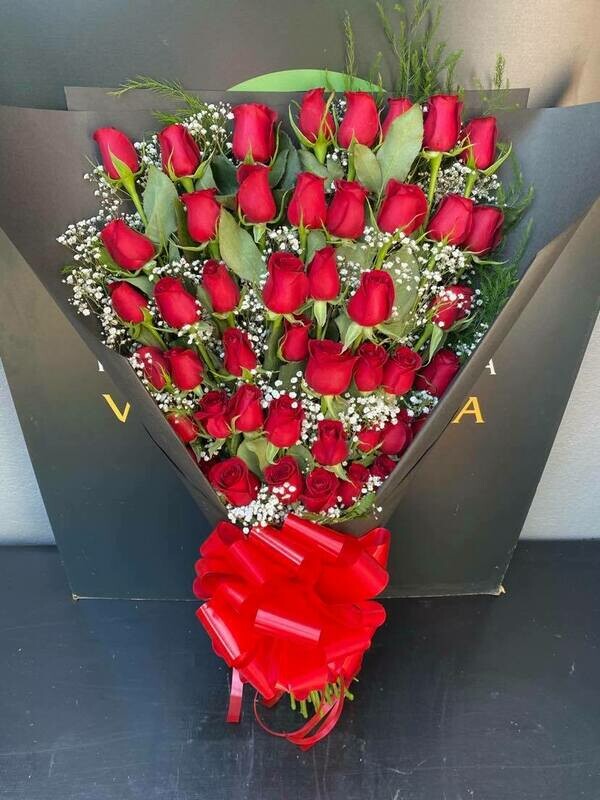 RAMILLETE CON 48 ROSAS