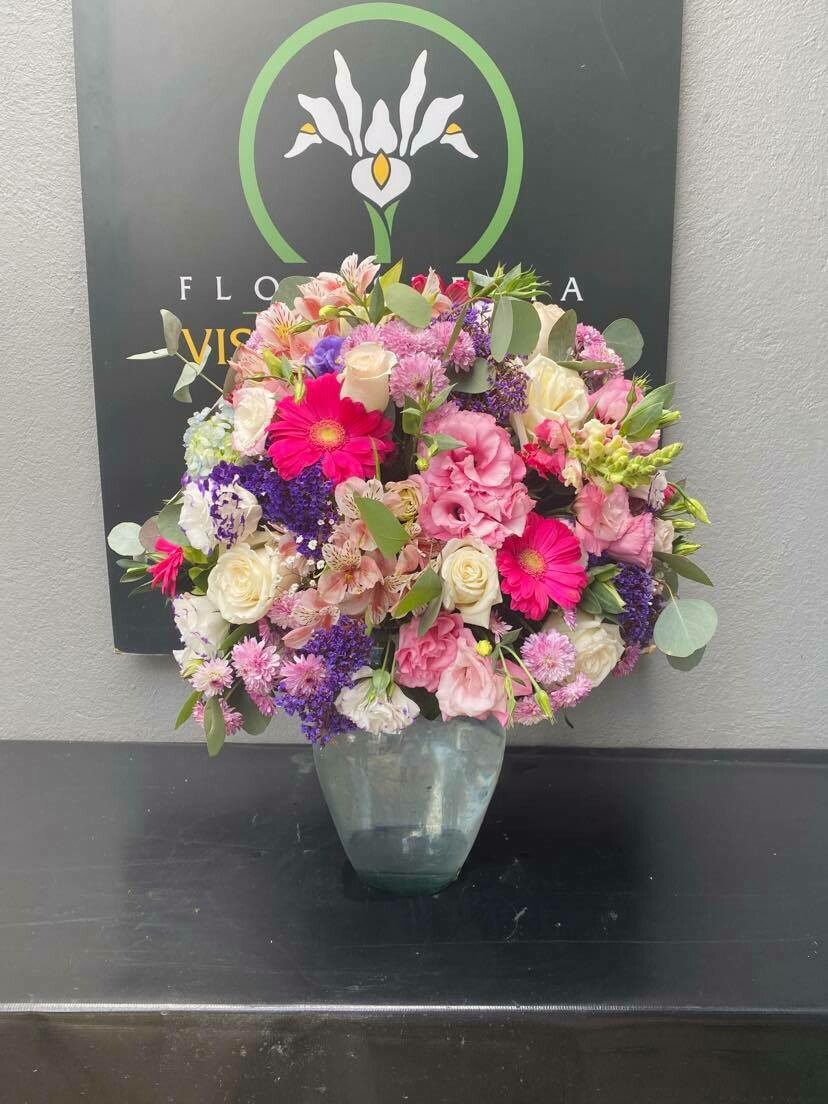 FLORERO CON ROSAS, LISIANTHUS Y GERBERAS