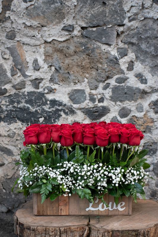 CAJA GRANDE CON ROSAS