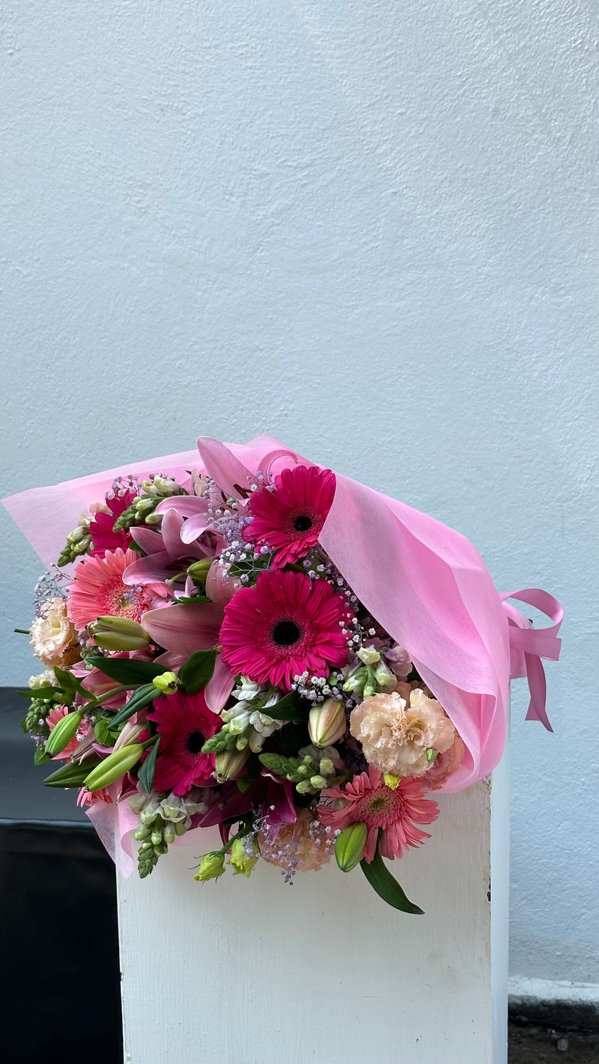 Ramillete grande en tonos rosa
